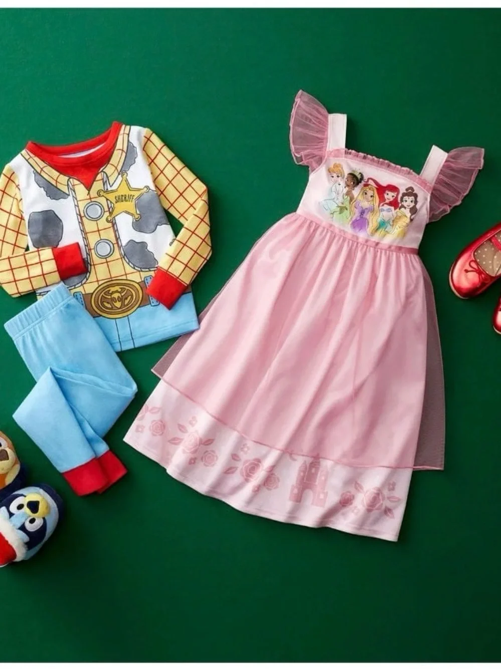 A fantasy nightgown fit for your little princess! - Picture 6 of 7